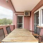 In Fazana Mit Gemeinsamem Pool Und Garten By Interhome Appartement *
