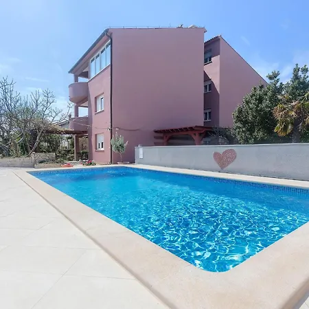 Appartamento In Fazana Mit Gemeinsamem Pool Und Garten By Interhome *