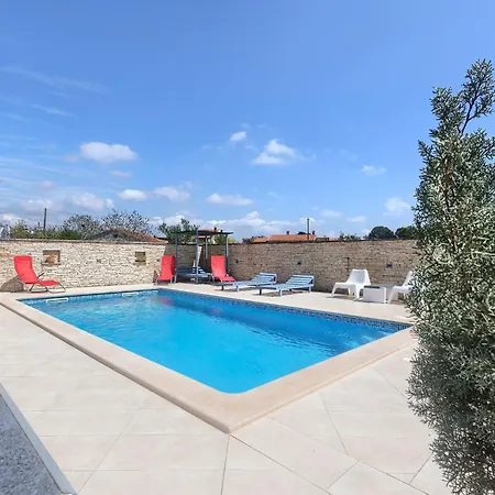Appartamento In Fazana Mit Gemeinsamem Pool Und Garten By Interhome *