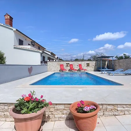Appartamento In Fazana Mit Gemeinsamem Pool Und Garten By Interhome