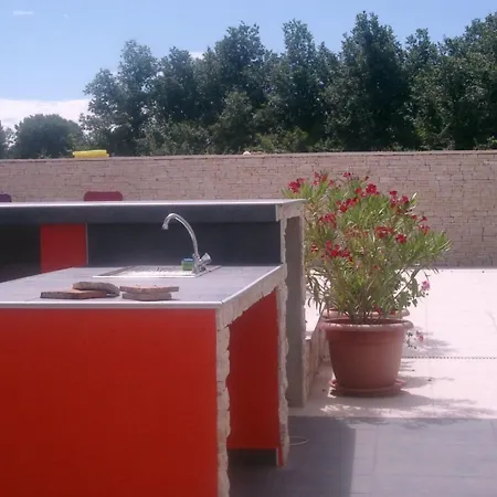 In Fazana Mit Gemeinsamem Pool Und Garten By Interhome Valbandon